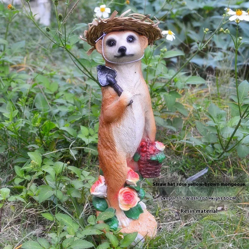 Hand-painted straw hat mongoose ornament in resin for garden decoration, measuring 8-10cm tall
