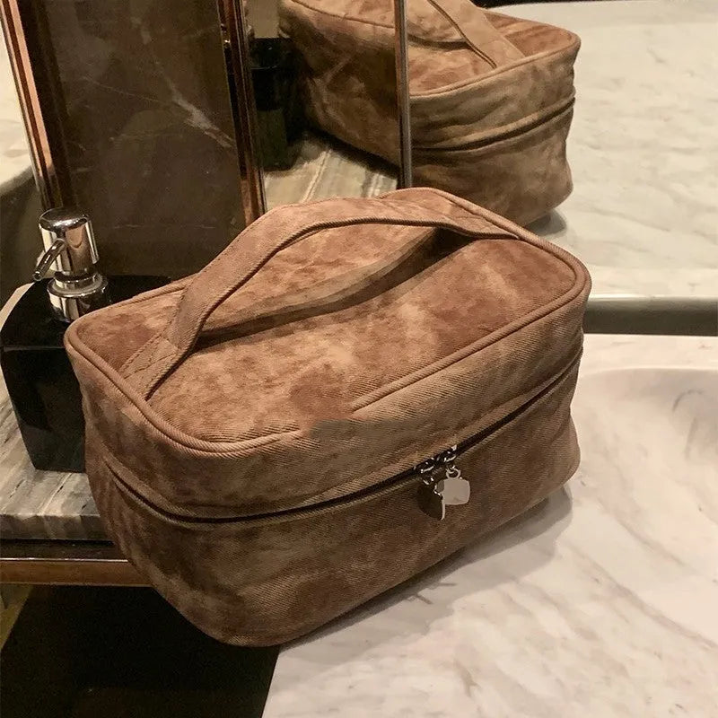 Waterproof Portable Partition Storage Handbag in PU Leather with Zip Closure and Horizontal Square Shape, 23x11.5x15.5cm, Available in Grey or Brown for Everyday Organisation and Travel
