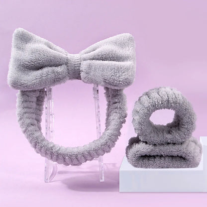 Facial brush set with coral fleece hair band and four nylon-bristle brushes in purple, grey, white, or pink colours