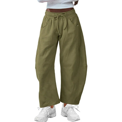 Loose cropped sweatpants in multiple colours with elastic waist and street fashion design
