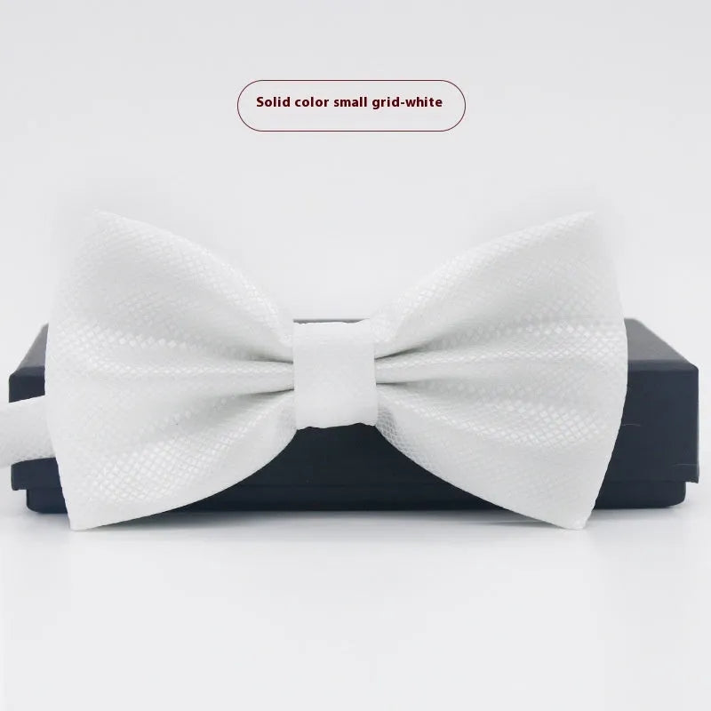 A solid colour pre-tied bow tie with an adjustable neck strap, shown in a classic flat head shape.