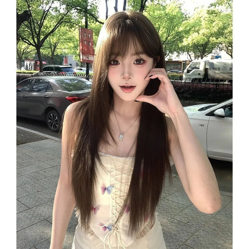 Wig for women with high-temperature fibre construction in natural black-brown colour, including wig stand and hair care accessories set, for hair volume enhancement and daily styling needs