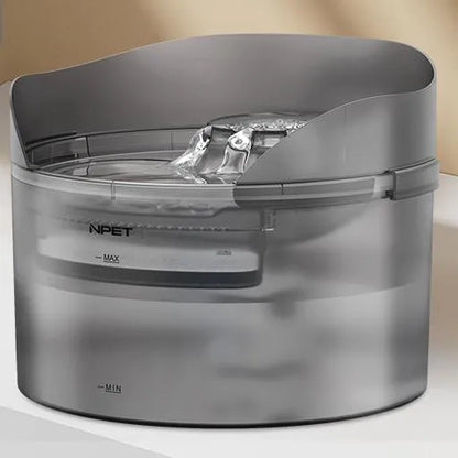 Automatic circulating pet water fountain with filter for cats and dogs in 5L or 8L size.