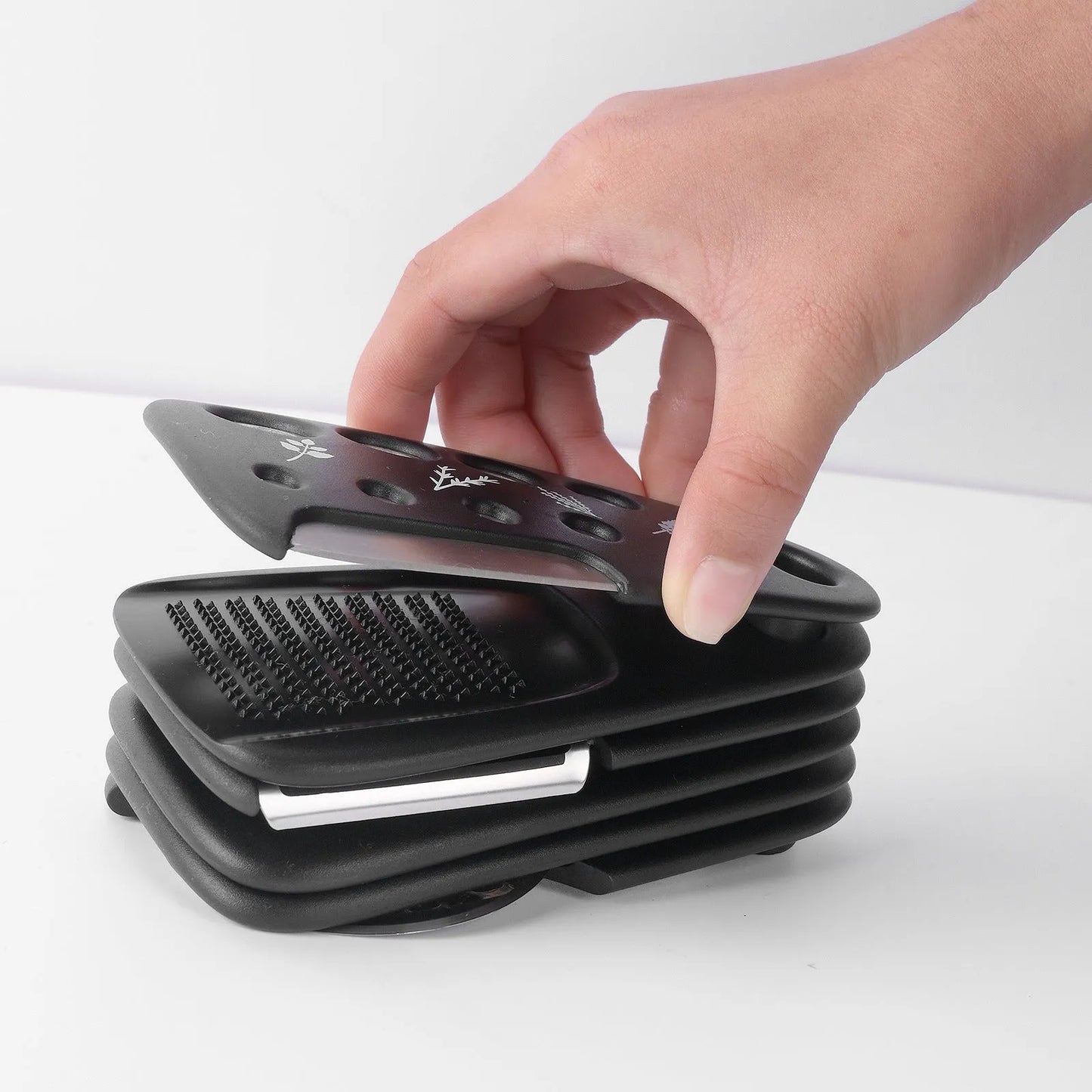 Six stackable kitchen widgets and a cleaning brush in a colour box, showing modern design
