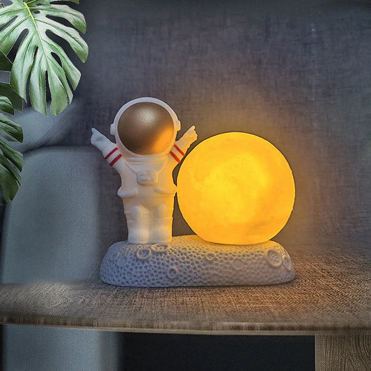Astronaut-shaped night lamp with colour-changing LED and detachable design