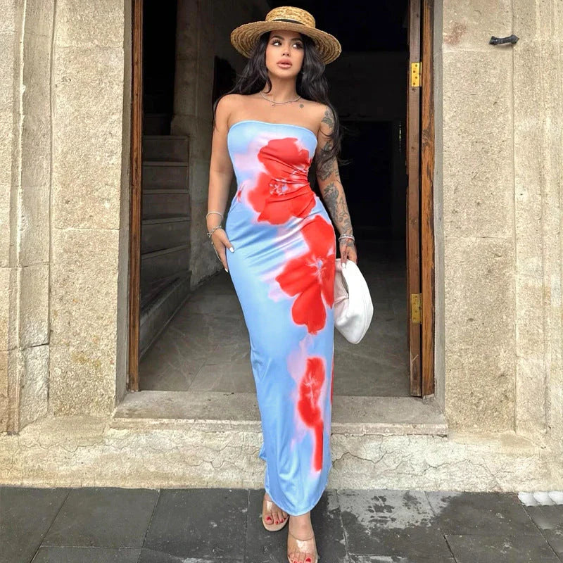 Chic slit maxi dress in contrast color, featuring a flattering high waist and stylish side slit for a bold summer look