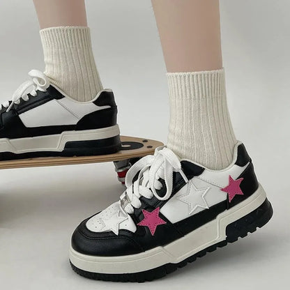 Women's Korean style low-top sneakers in black or white with PU upper, round toe, and front lace-up fastening, sizes 35-40