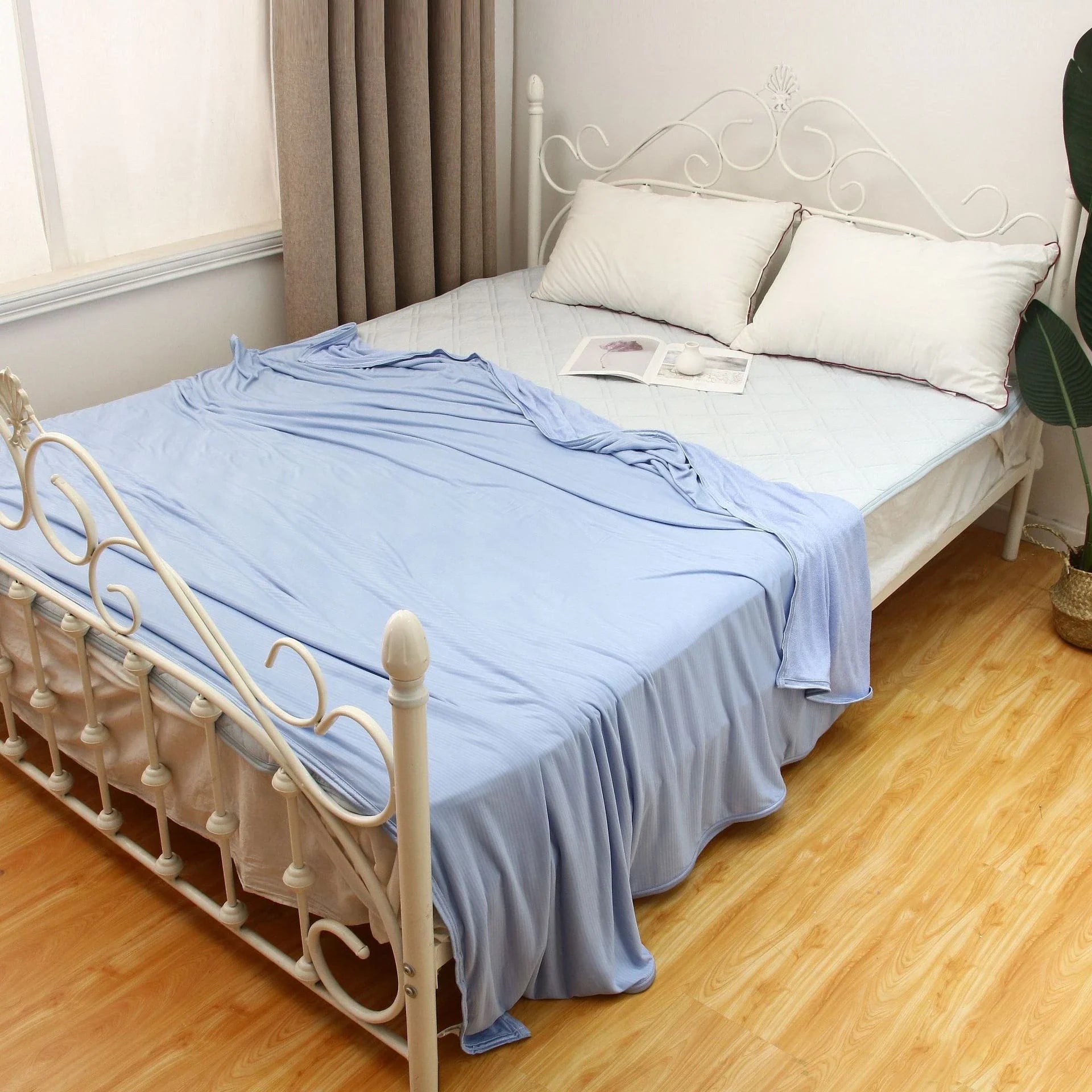Premium Cooling Blanket with Japanese Q-Max 0.4 Cooling Fiber Technology for Comfortable and Refreshing Sleep