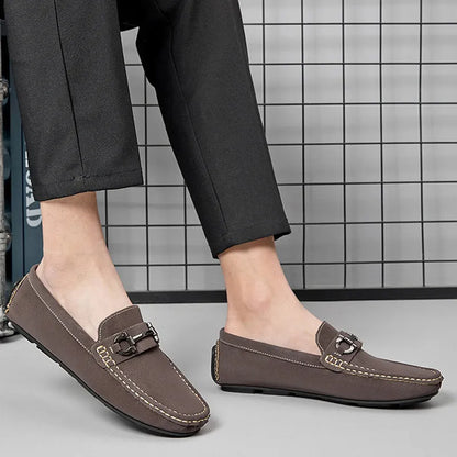 Men's casual lazy Doug shoes in beige with a round toe, cowhide upper, and rubber sole.