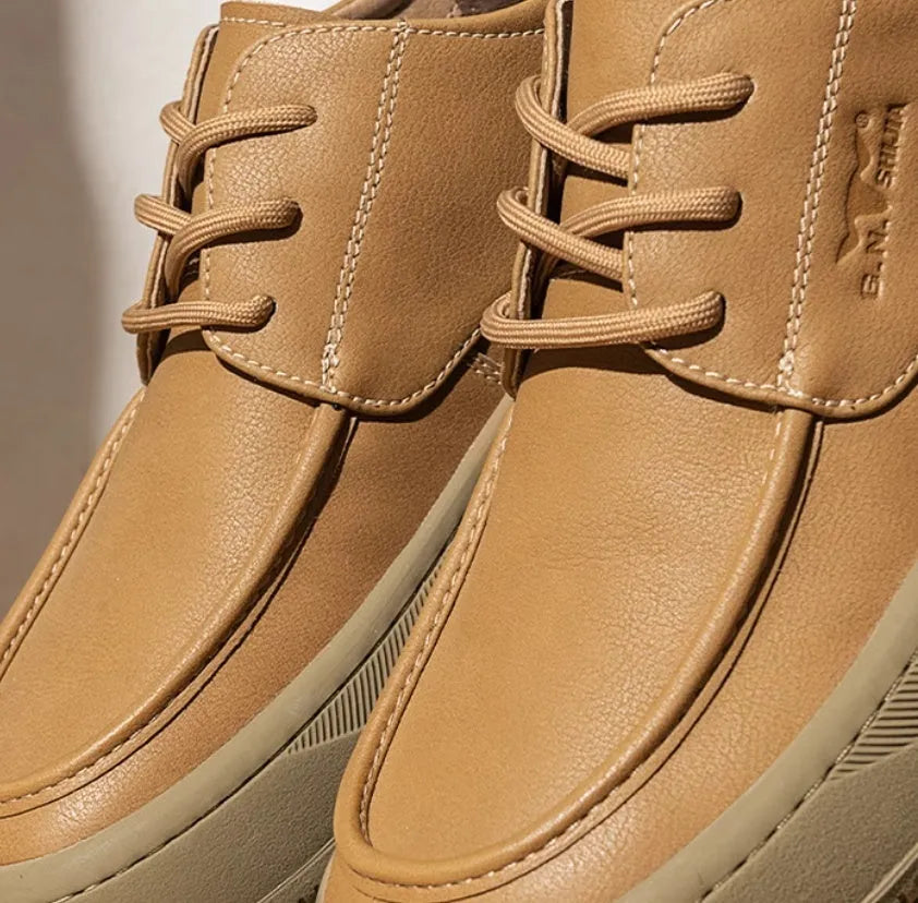 Retro brown leather lace-up casual shoes for men with visible stitching and a rubber sole.