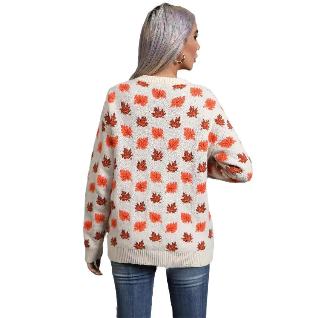 Maple leaf Christmas loose knit pullover sweater in beige or dark green with contrast colour detail