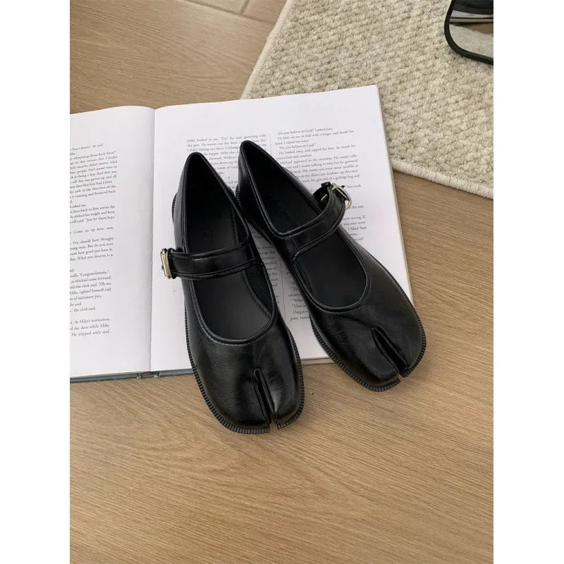 Split-toe pig trotter shoes for women in black with microfiber upper, soft sole and low 1-3cm heel