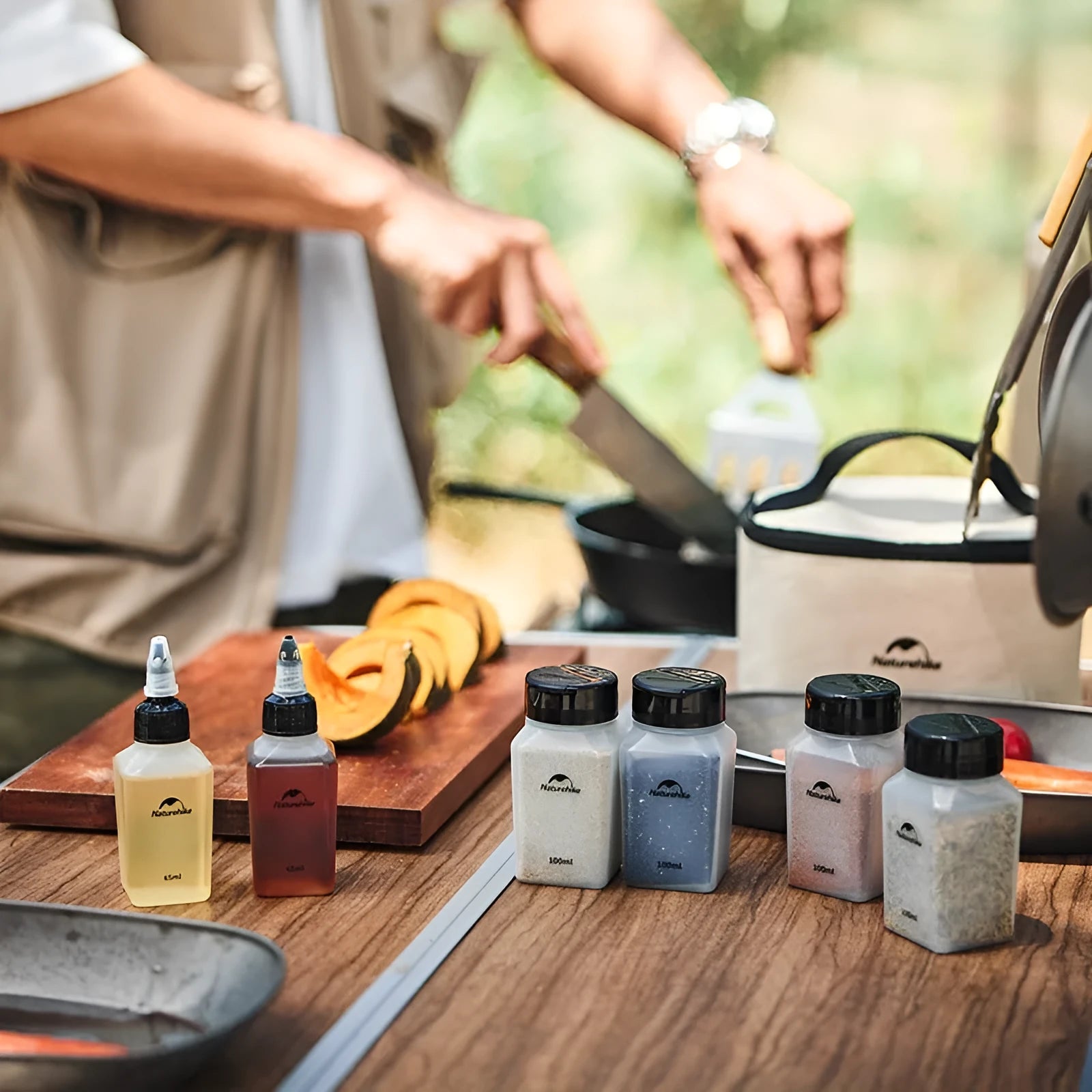 Naturehike six-piece portable PP seasoning bottle set for outdoor picnics and camping.