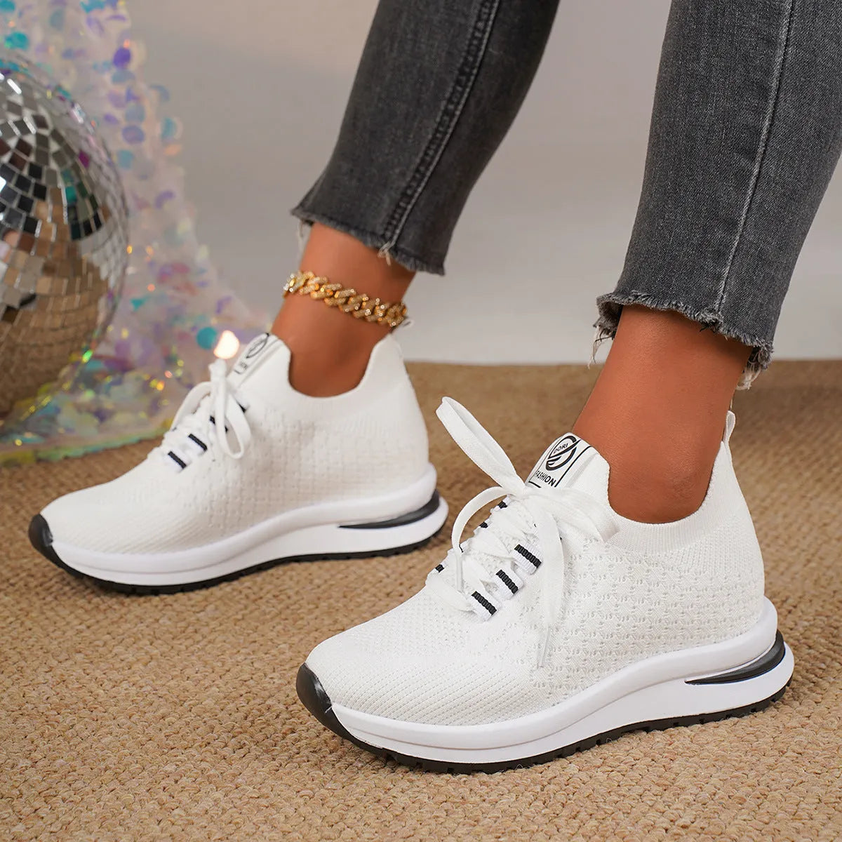 Women's flat lace-up mesh sneakers in black and white colours with round toe