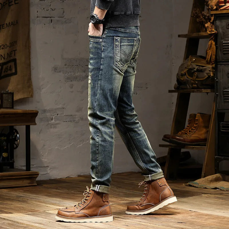Men's skinny fit jeans in retro colour with stretch denim fabric and zip fly, sizes 28-38