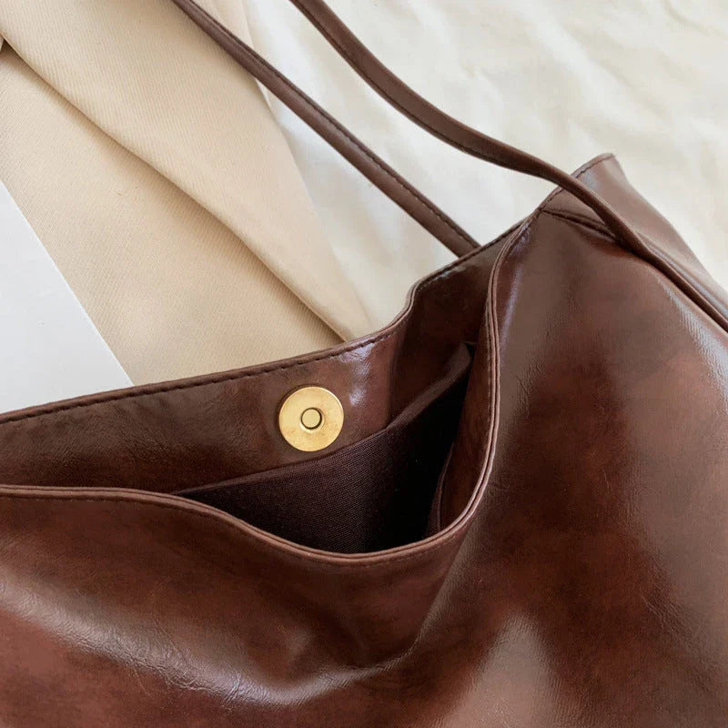 Premium faux leather shoulder bag in a variety of chic colors for autumn and winter fashion
