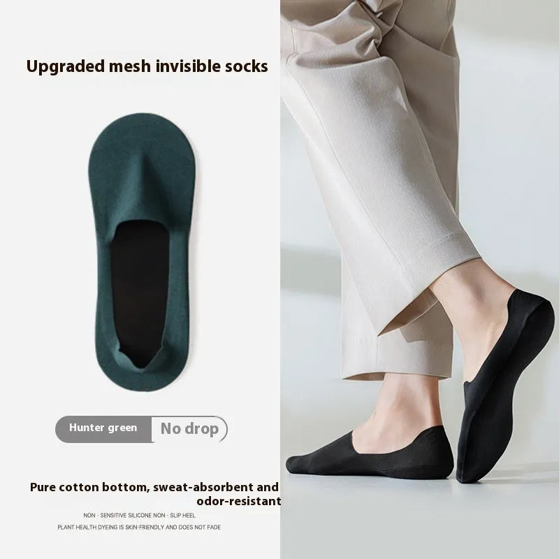 Men's solid colour cotton invisible boat socks laid flat, showing non-slip heel and low-cut design.