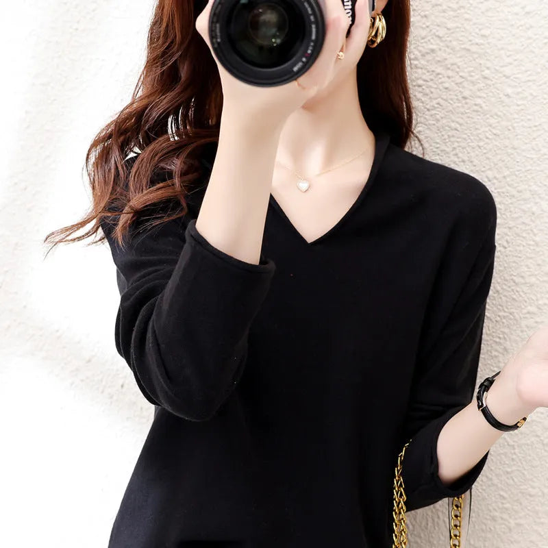 Women's V-neck long sleeve knitwear top in elegant style with non-ironing feature