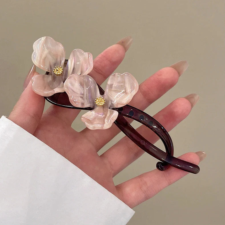 Retro flower bobby pin with acrylic petals in blue, light blue, beige, and pink colour options