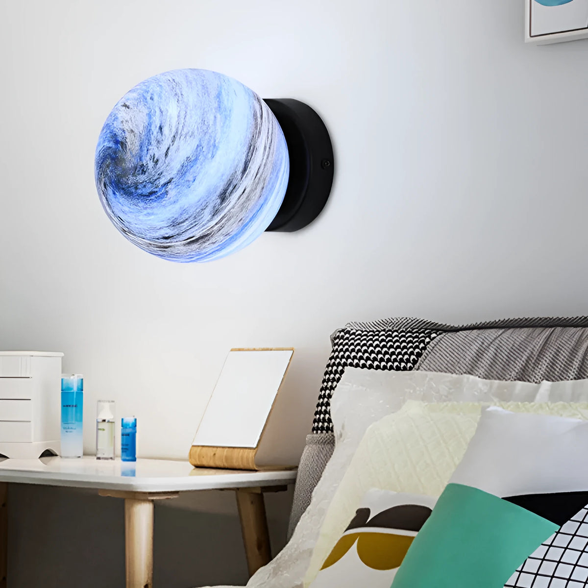 Planet bedside lamp with wrought iron body, glass shade, E27 holder, black or copper finish