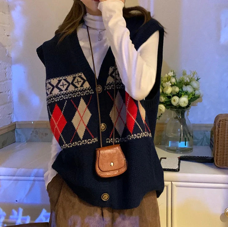 Diamond plaid pattern sleeveless cardigan top in loose fit with free size construction