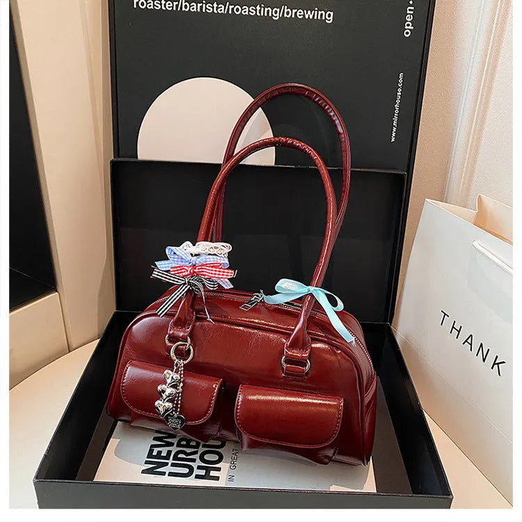 Women's retro pillow-shaped handbag in PU leather with double shoulder straps and flap closure