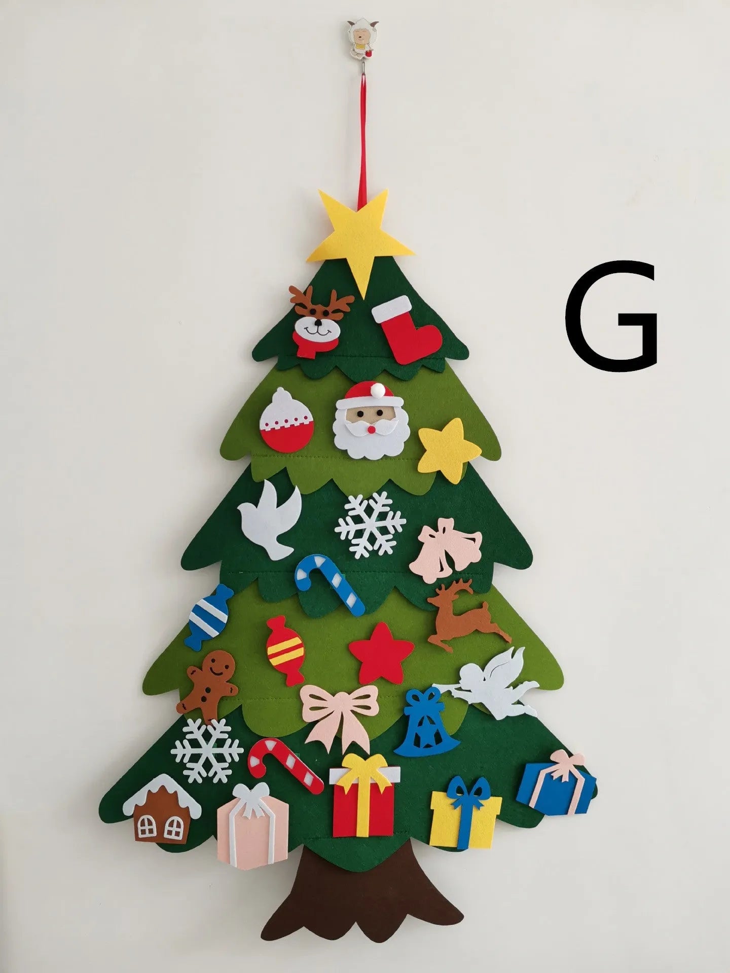 3D layered DIY felt Christmas tree with 32 decorations including Santa, reindeer, snowman, and stockings
