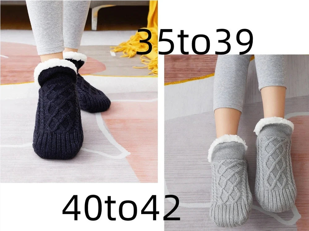 Pair of thickened non-slip indoor socks in navy V-fringe, 60% acrylic with sherpa lining for warm grip on floors, sizes 35-45