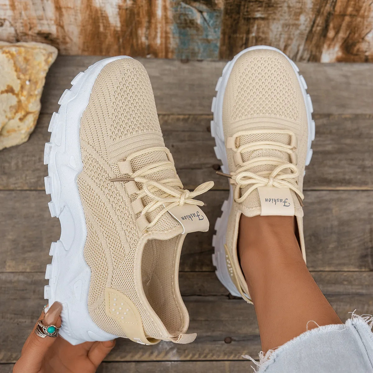 Women's Flyknit mesh casual sports shoes with flat heel and round toe in multiple colours
