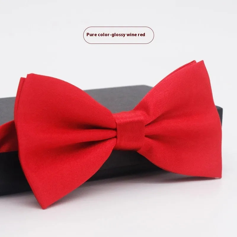A solid colour pre-tied bow tie with an adjustable neck strap, shown in a classic flat head shape.