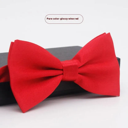A solid colour pre-tied bow tie with an adjustable neck strap, shown in a classic flat head shape.