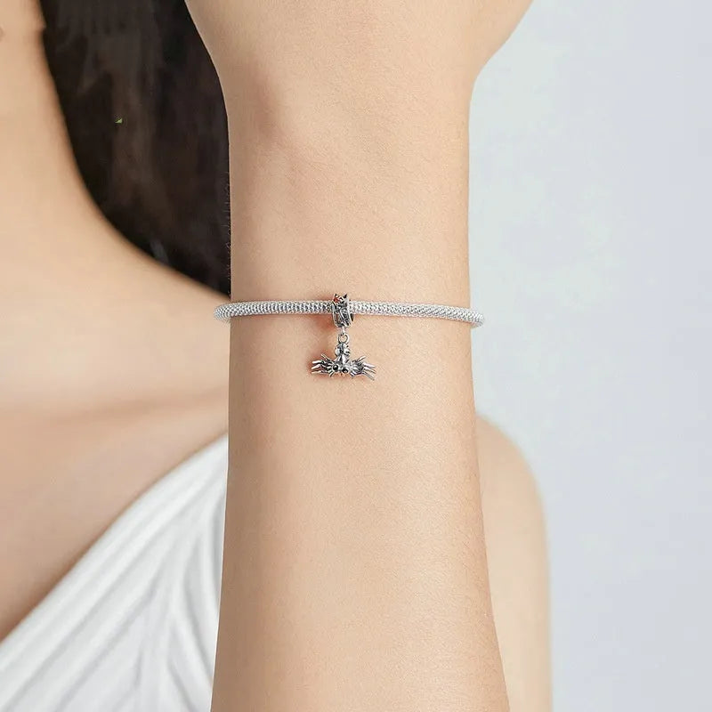 Silver electroplated spider bead pendant, 1.9cm by 1.4cm, 1.3g, with 0.45cm aperture for jewellery making, colour SCC1959