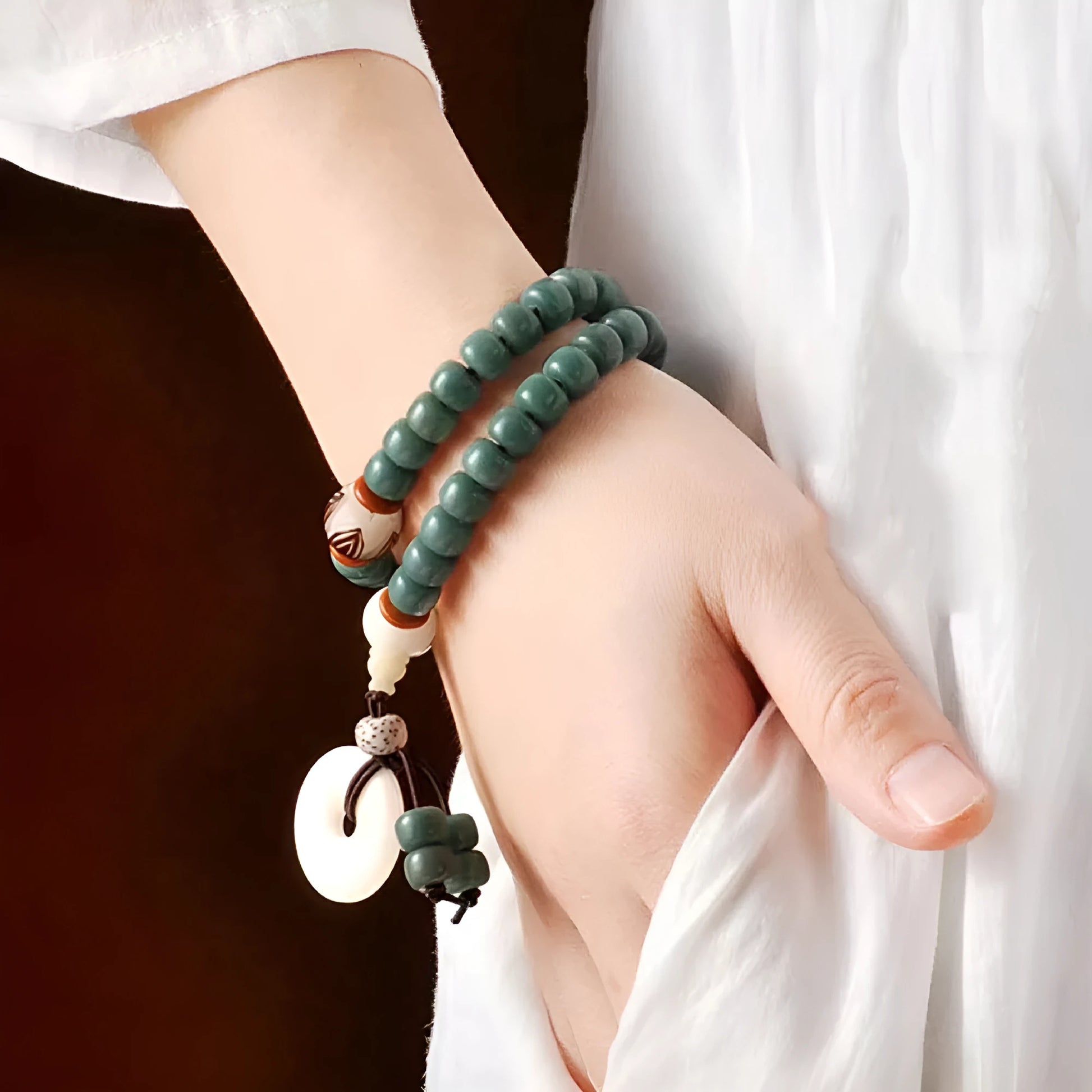 White jade and green sandalwood Bodhi seed bracelet with double ring safety buckle closure