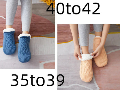 Pair of thickened non-slip indoor socks in navy V-fringe, 60% acrylic with sherpa lining for warm grip on floors, sizes 35-45