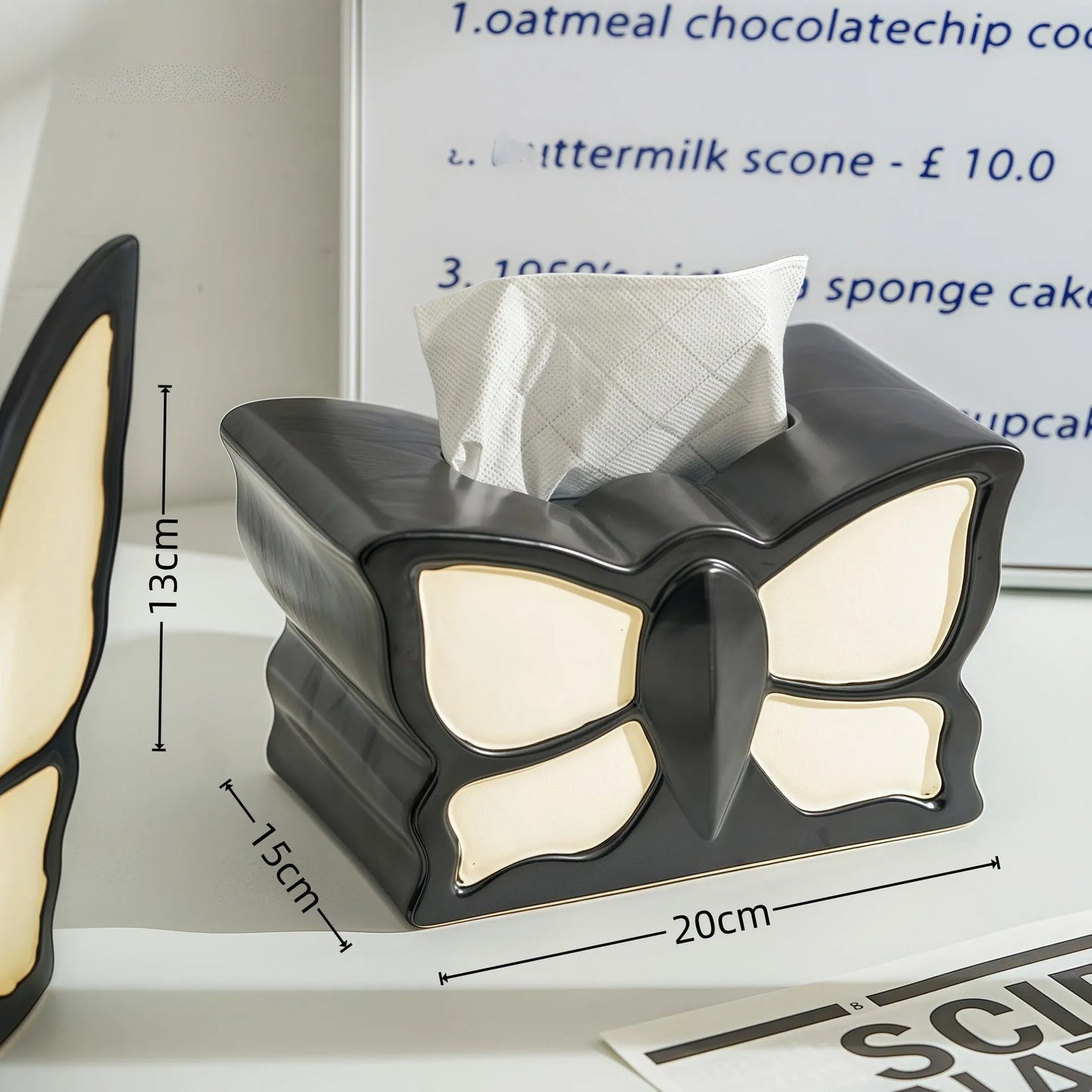 Ceramic butterfly vase and matching tissue box set with light luxury design