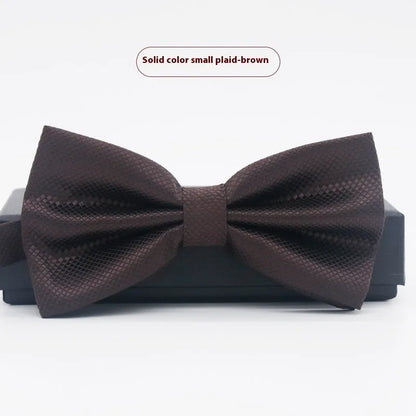 A solid colour pre-tied bow tie with an adjustable neck strap, shown in a classic flat head shape.