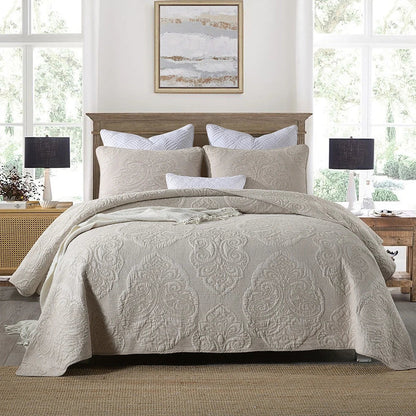 Three-piece quilted cotton bed cover set in white Perlis floral pattern, 230x250cm for 1.8m bed with embroidered details