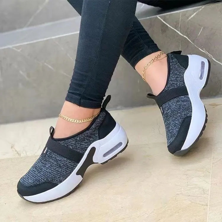 Women's lightweight flat sneakers in mesh with a rubber sole, shown in multiple colours.