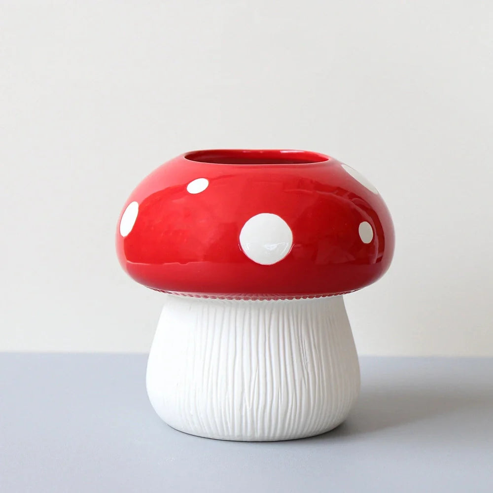 Mushroom shaped ceramic vase with white spots, 15cm height, European style plant container