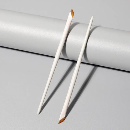 Bevel Fine ultra-thin 0.6mm flat blade eyeliner brush in cloud porcelain colour