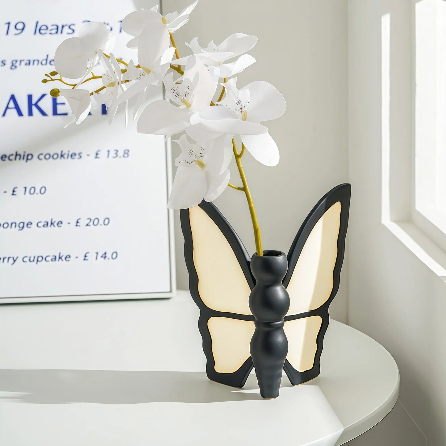 Ceramic butterfly vase and matching tissue box set with light luxury design