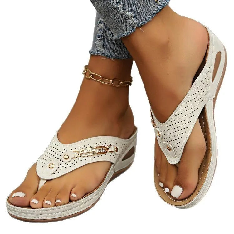 Retro-style women's flip-flop sandals in light brown with a herringbone footbed pattern.
