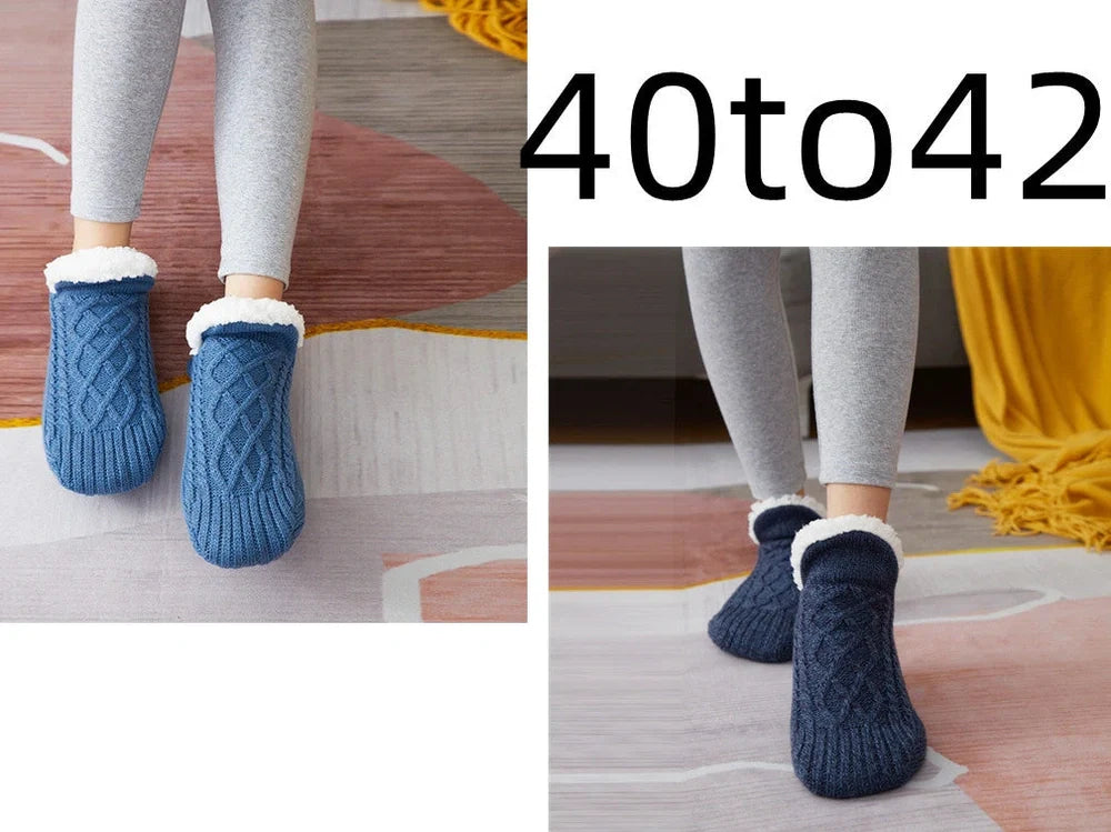 Pair of thickened non-slip indoor socks in navy V-fringe, 60% acrylic with sherpa lining for warm grip on floors, sizes 35-45