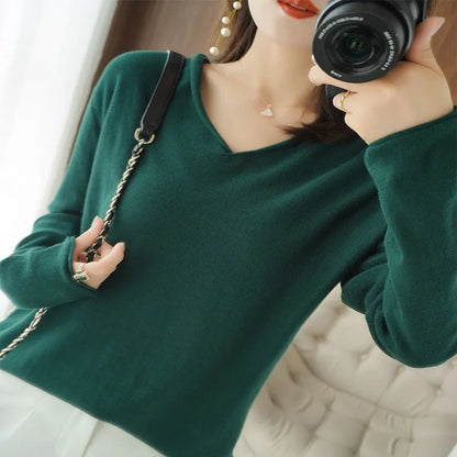 Women's V-neck long sleeve knitwear top in elegant style with non-ironing feature