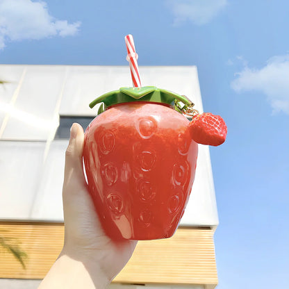500ml strawberry-shaped water bottle with integrated straw, red with green leaf details