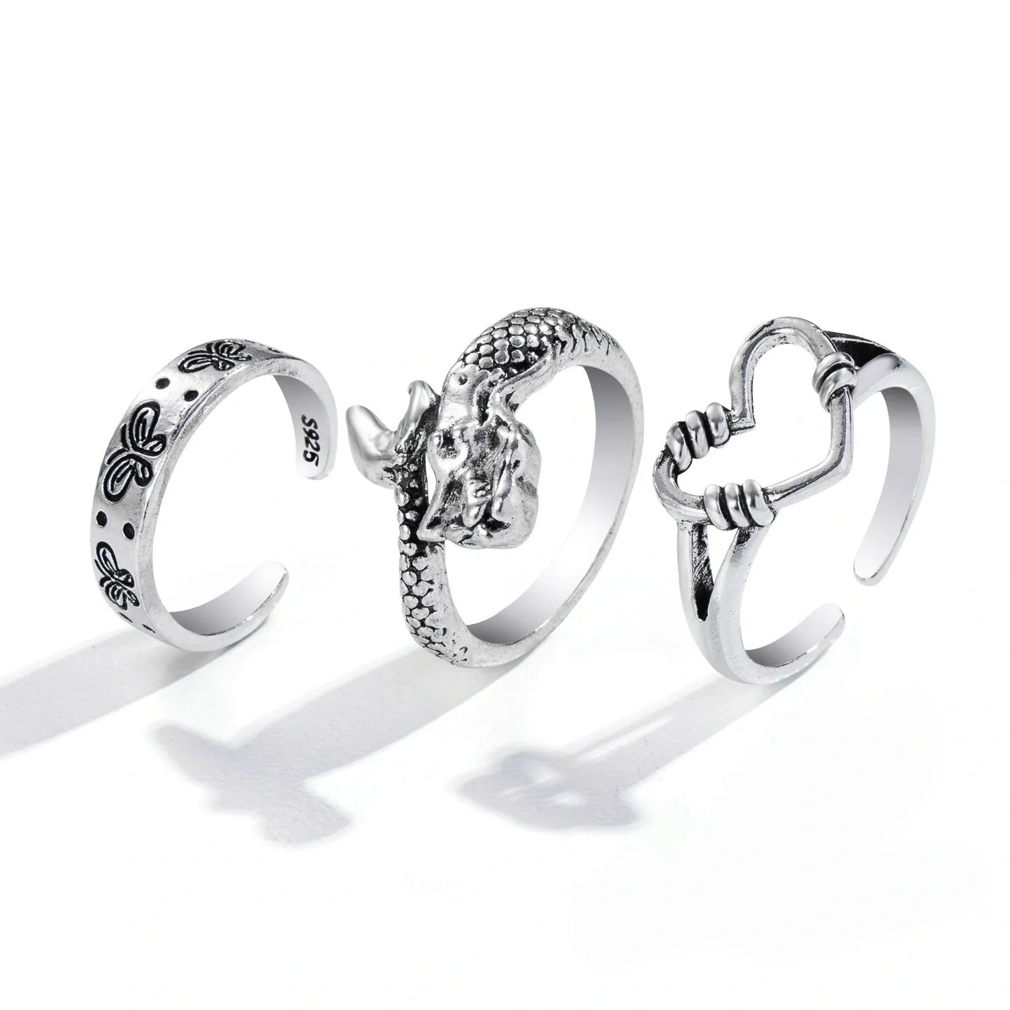 Stylish adjustable butterfly couple rings in punk design, perfect for symbolising love and individuality.