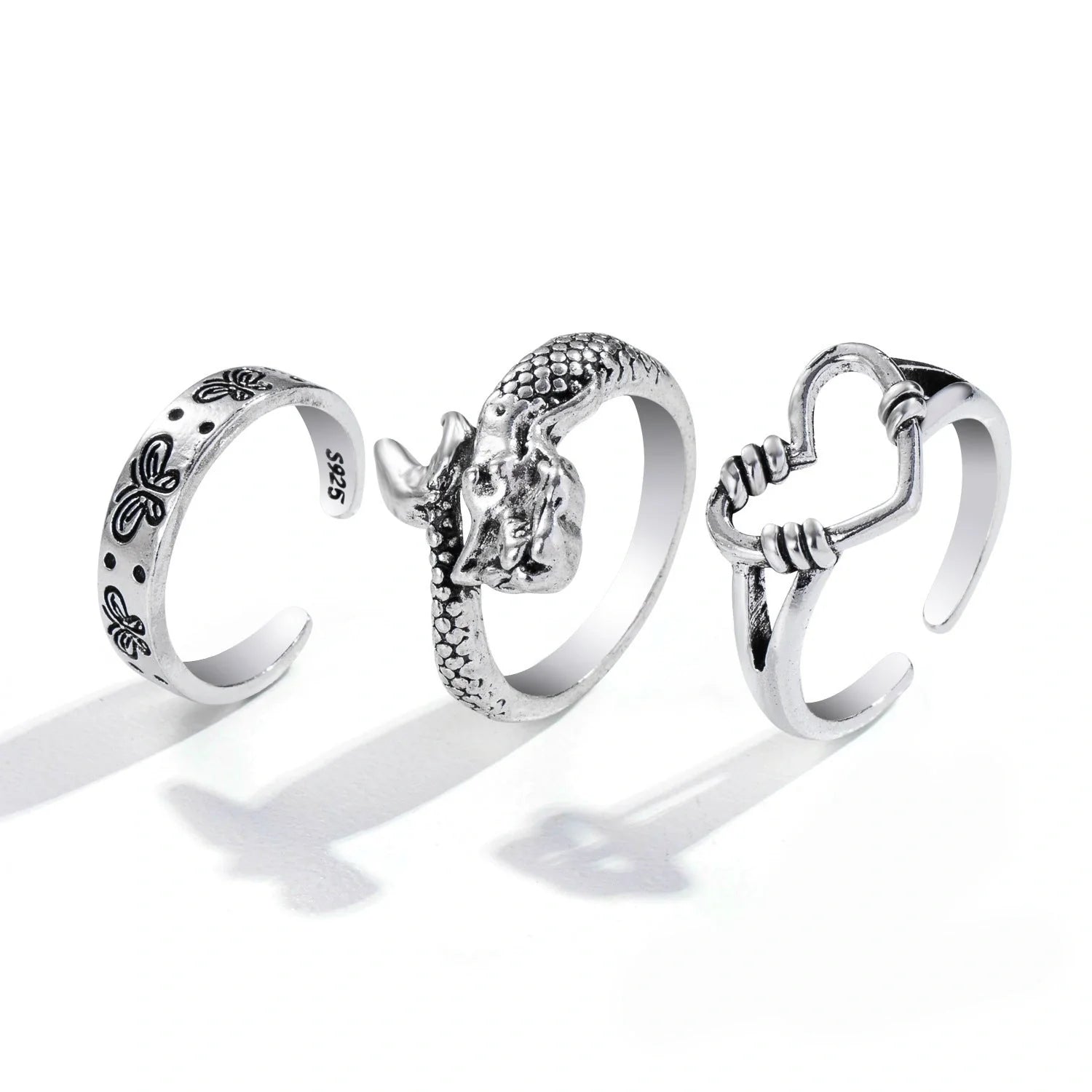 Stylish adjustable butterfly couple rings in punk design, perfect for symbolising love and individuality.
