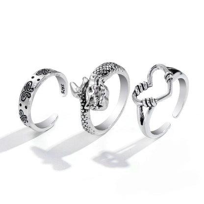 Stylish adjustable butterfly couple rings in punk design, perfect for symbolising love and individuality.