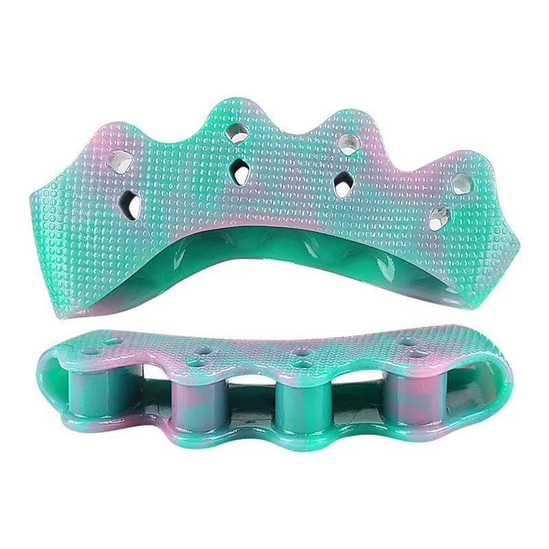 Five-hole SEBS toe separator in colour gradient, average size, for overlapping toes and daily leisure use