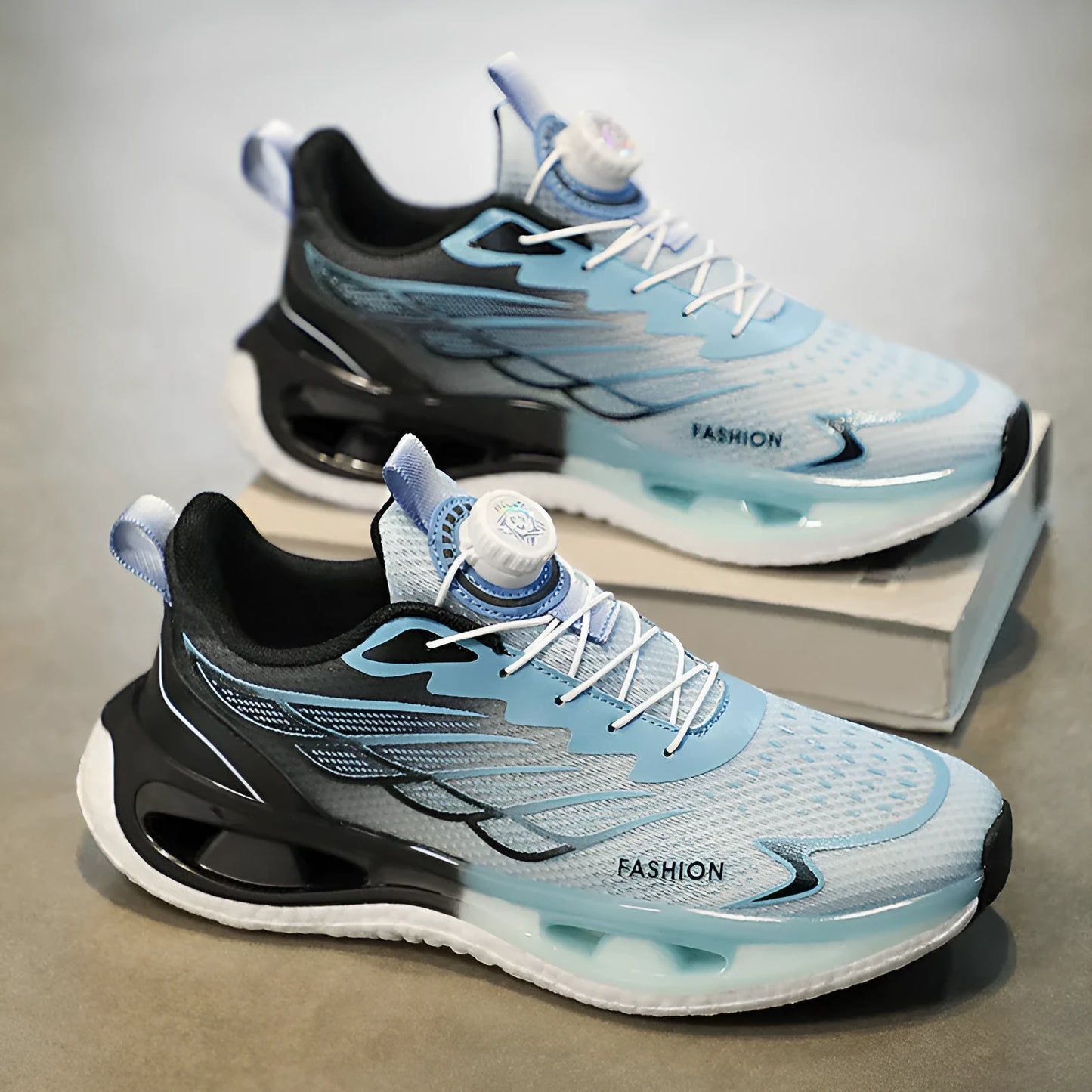 Men's low-top shock absorption sneakers with rotating button in light blue mesh variant